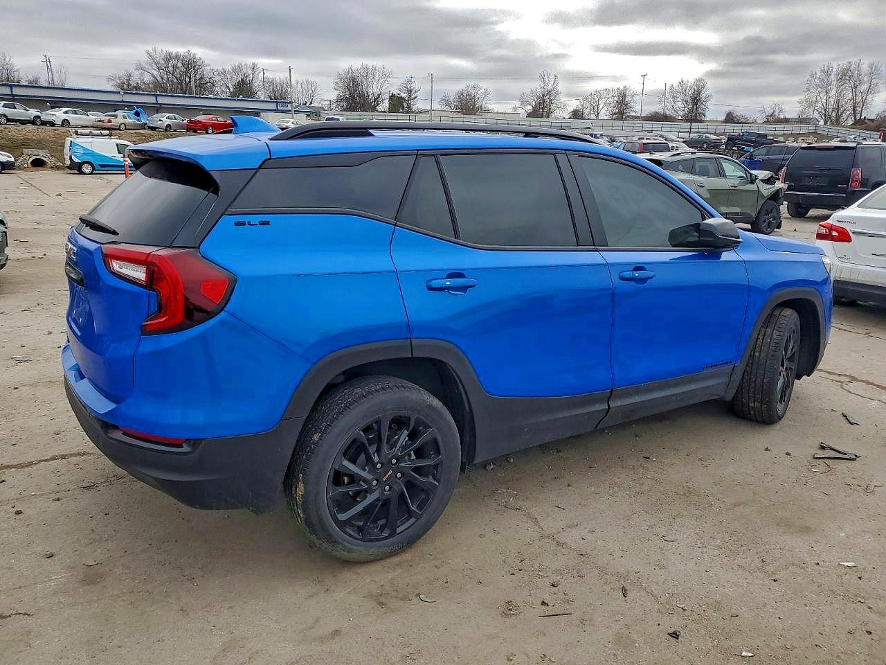 2024 GMC TERRAIN photo 3