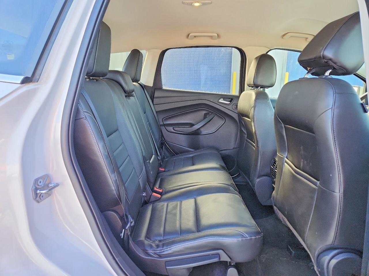 2015 FORD ESCAPE SE photo 11
