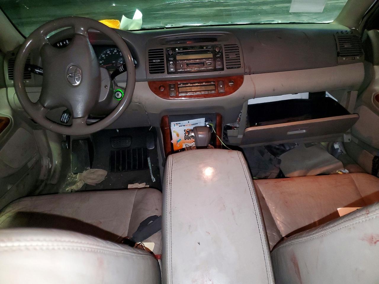 2002 TOYOTA CAMRY LE photo 8