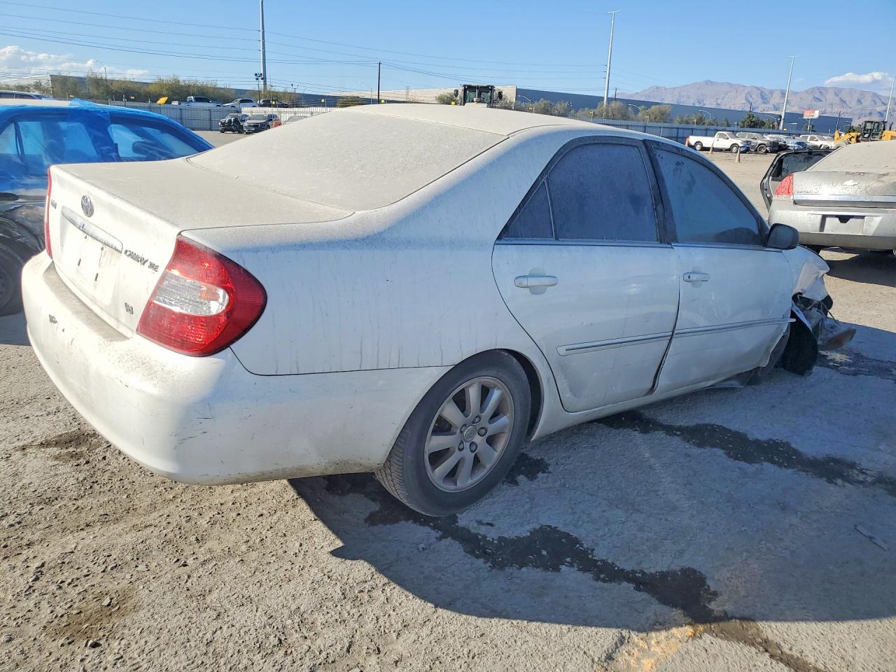 2002 TOYOTA CAMRY LE photo 3