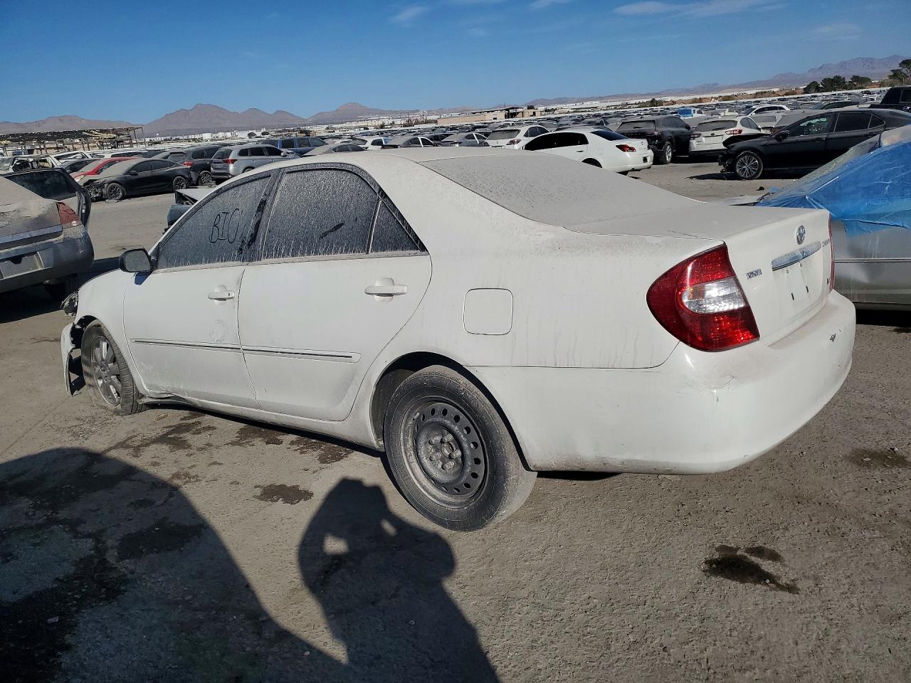 2002 TOYOTA CAMRY LE photo 2