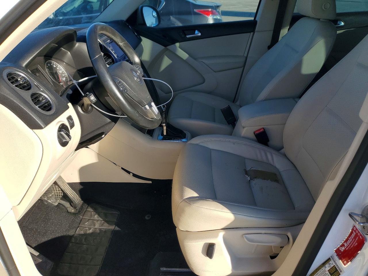 2012 VOLKSWAGEN TIGUAN S photo 13