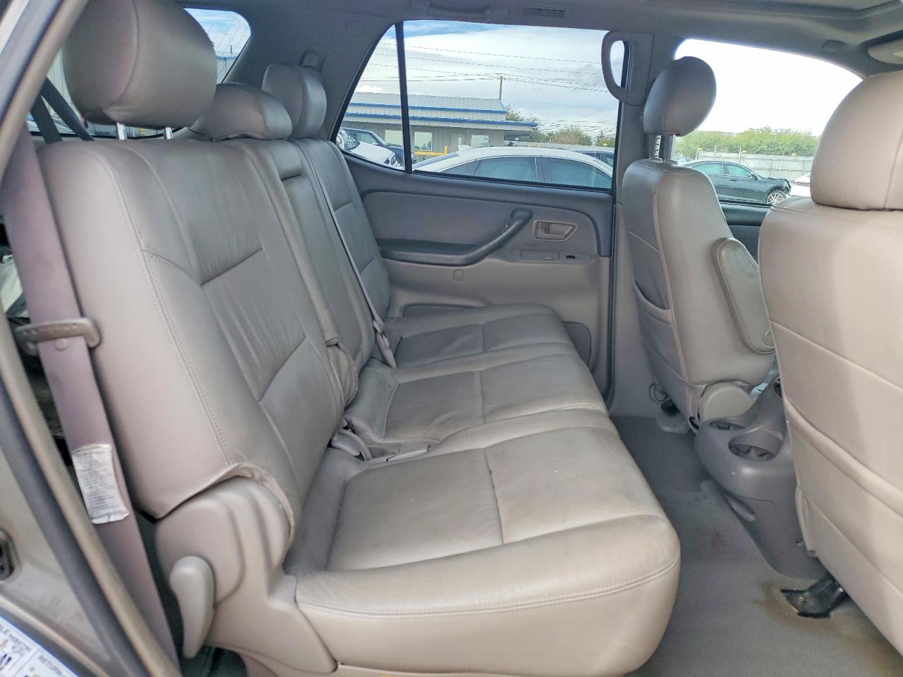 2005 TOYOTA SEQUOIA SR5 photo 11