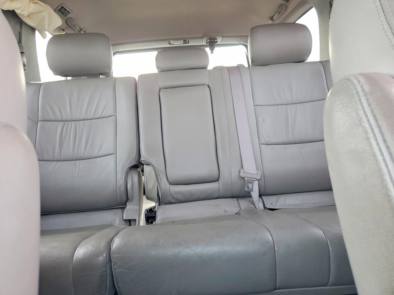 2005 TOYOTA SEQUOIA SR5 photo 10