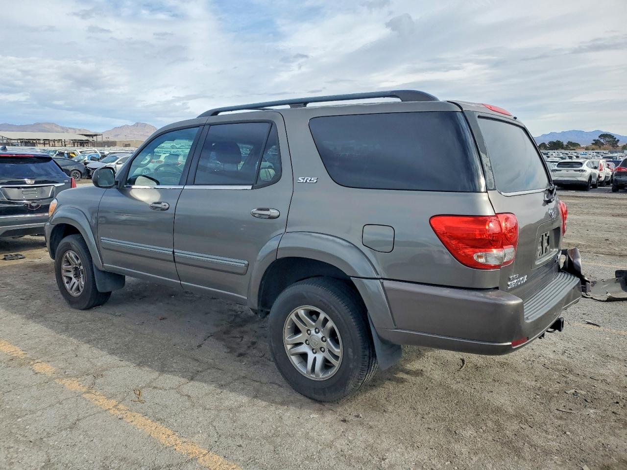 2005 TOYOTA SEQUOIA SR5 photo 2