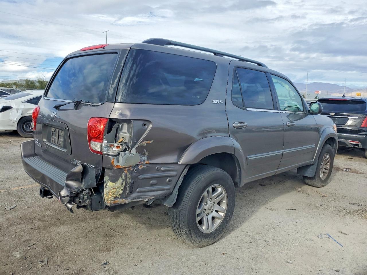 2005 TOYOTA SEQUOIA SR5 photo 3