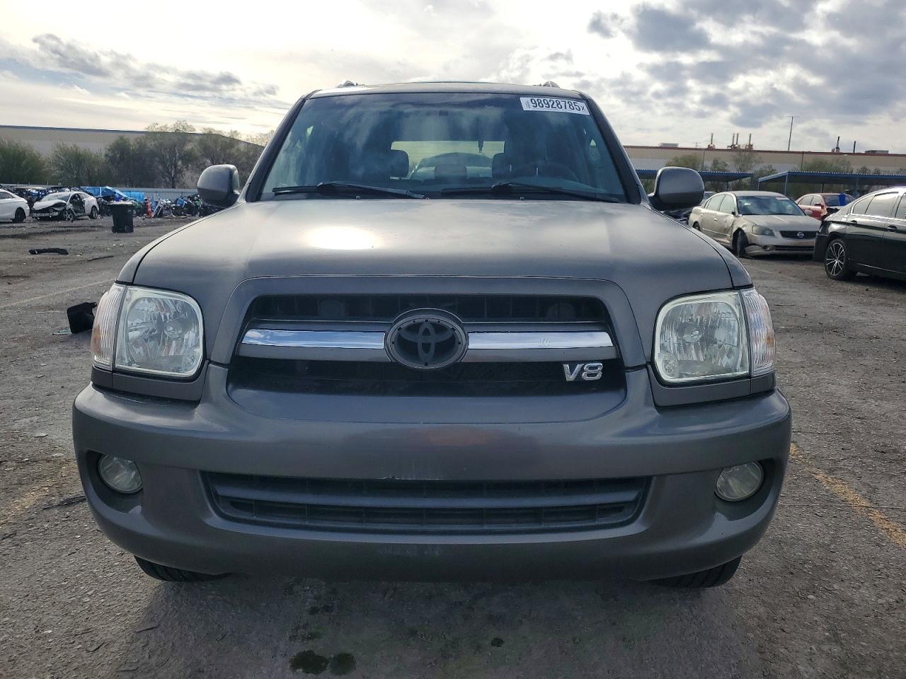 2005 TOYOTA SEQUOIA SR5 photo 5