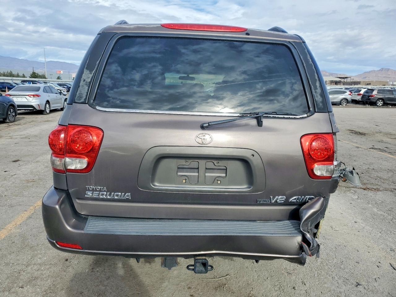 2005 TOYOTA SEQUOIA SR5 photo 6