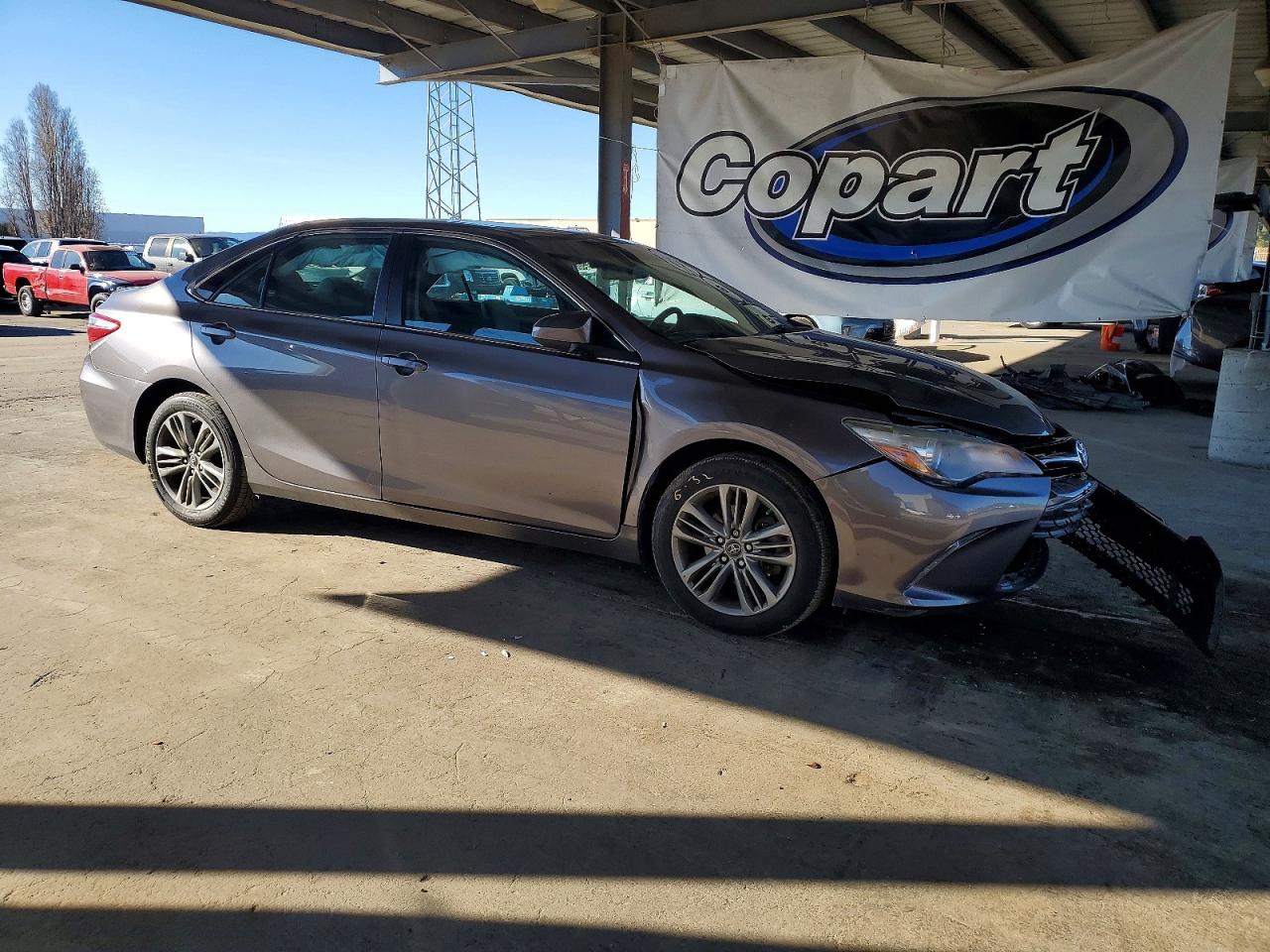 2017 TOYOTA CAMRY LE photo 4