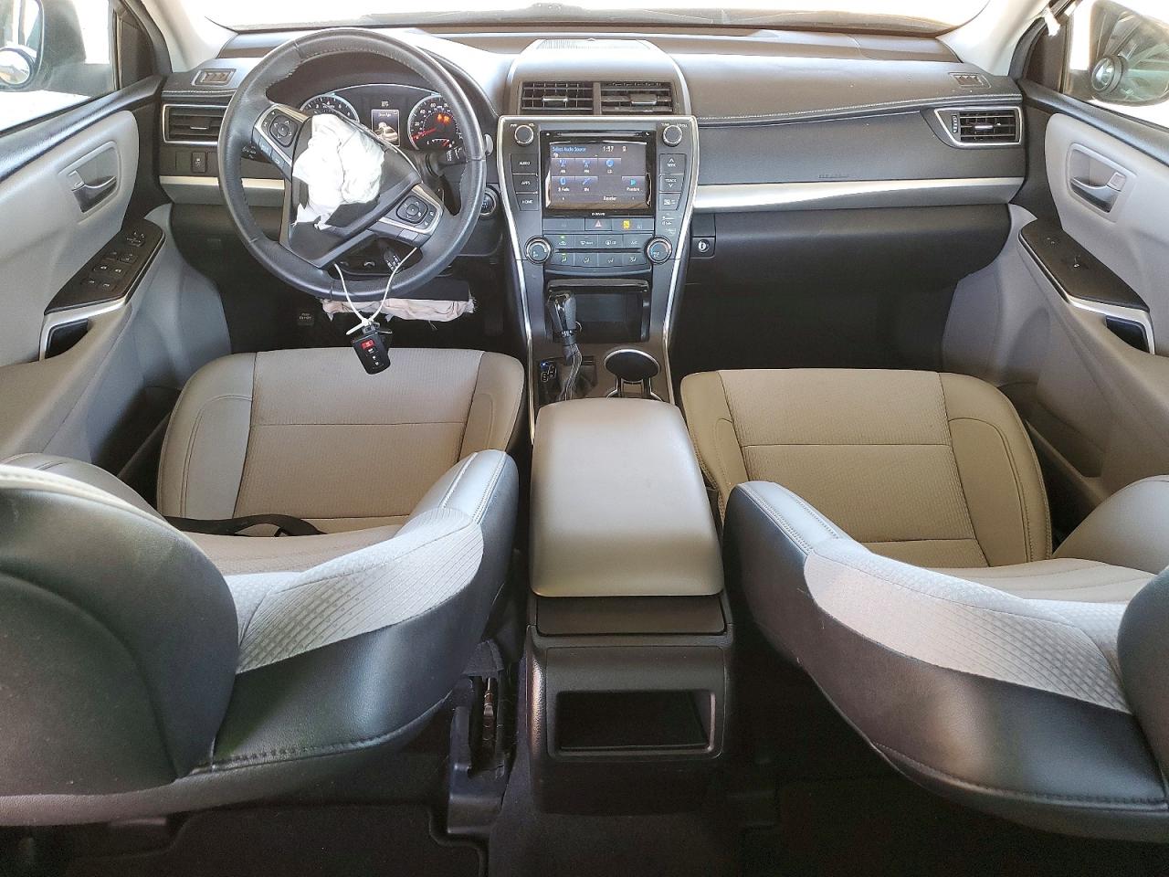 2017 TOYOTA CAMRY LE photo 8