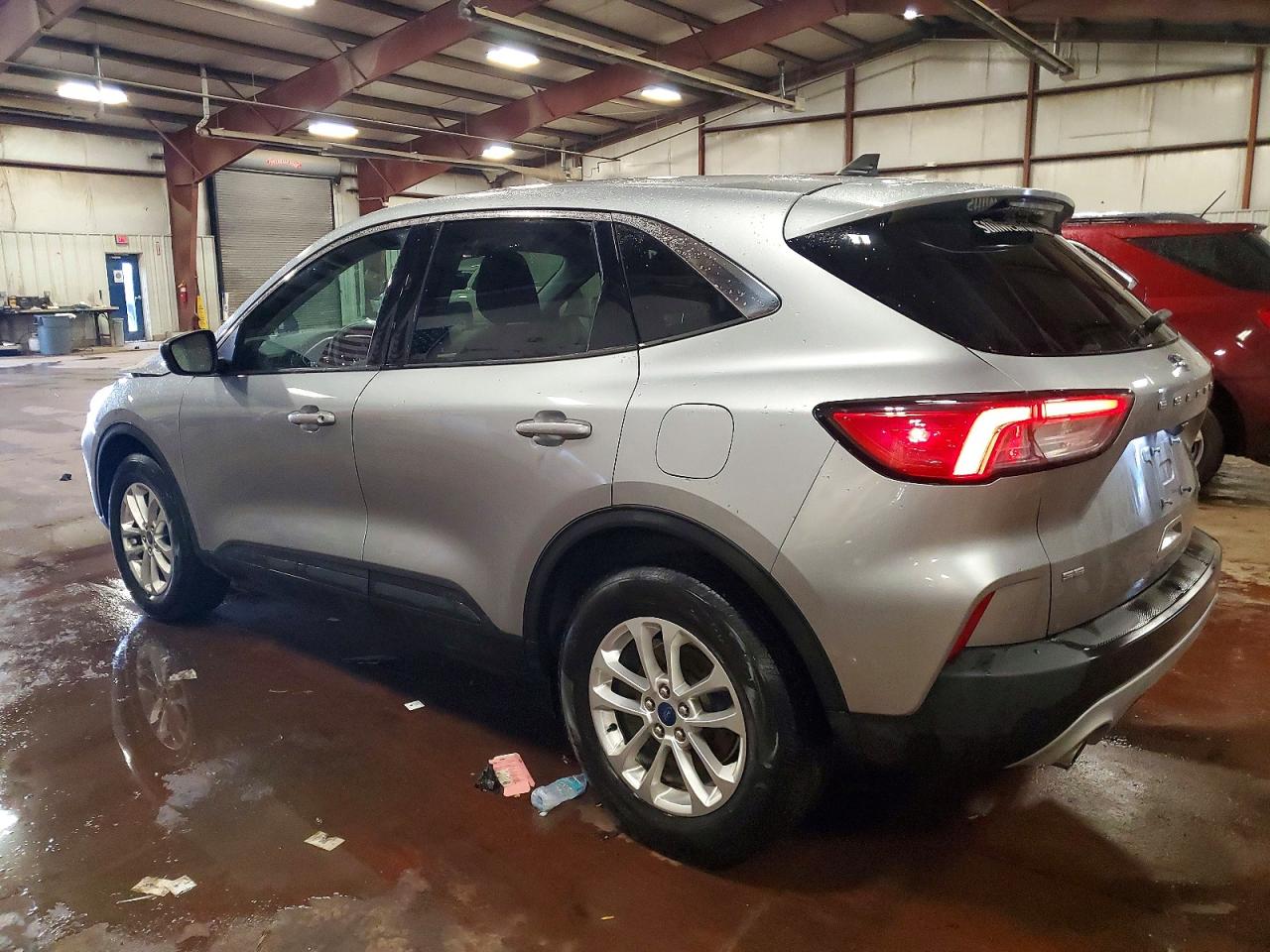 2022 FORD ESCAPE SE photo 2