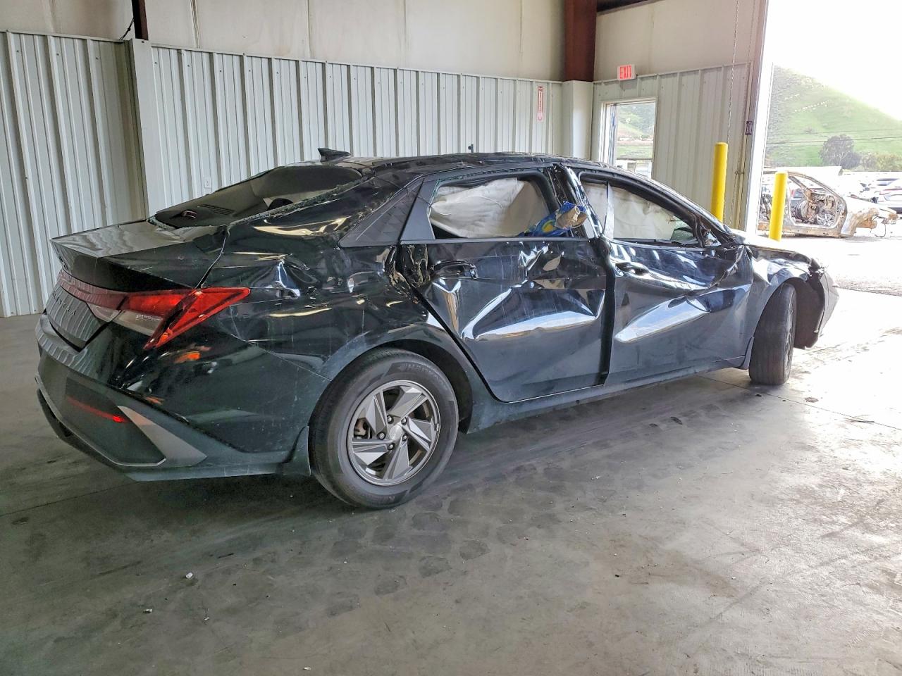 2024 HYUNDAI ELANTRA SE photo 3