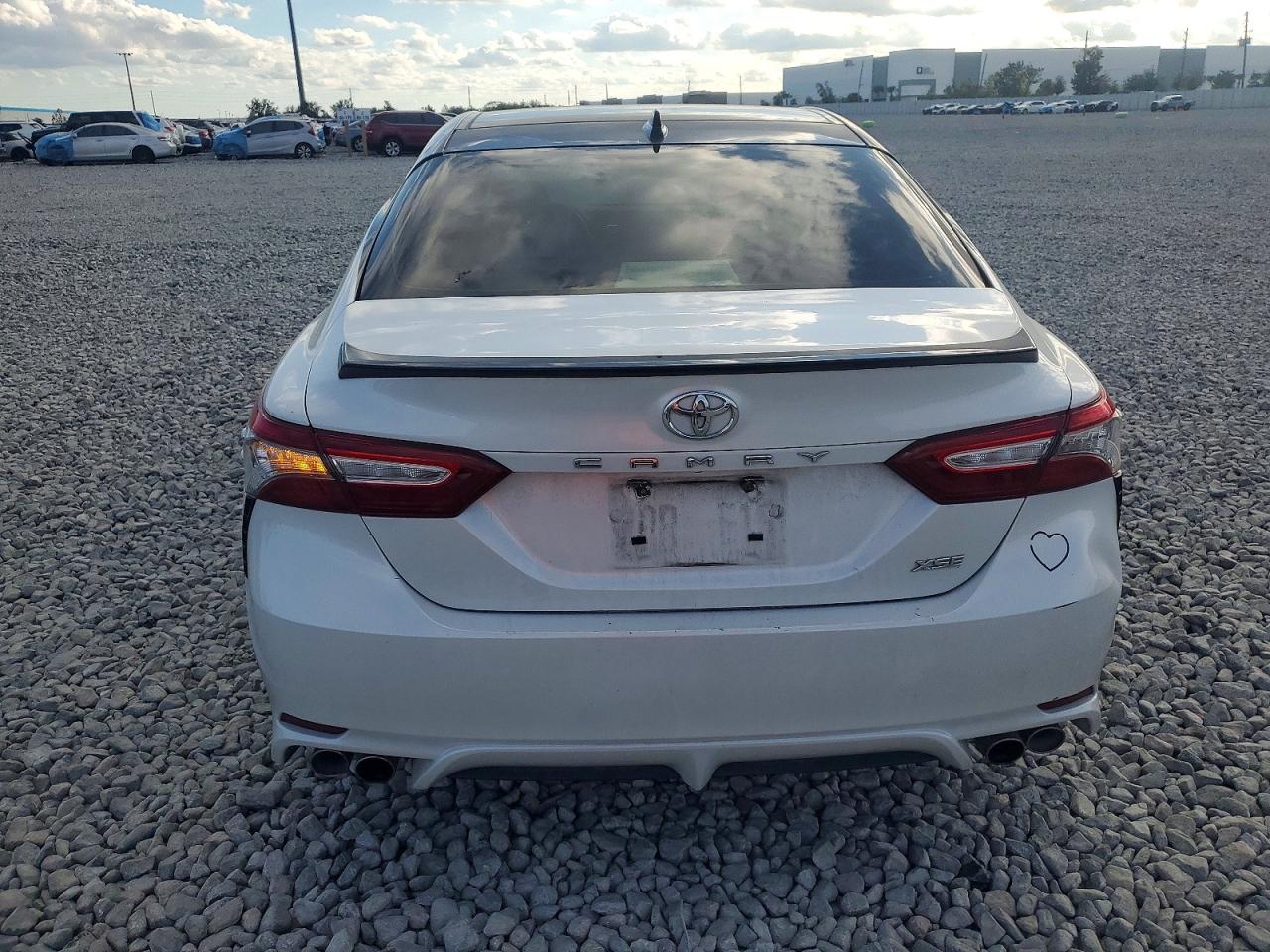 2019 TOYOTA CAMRY XSE photo 6