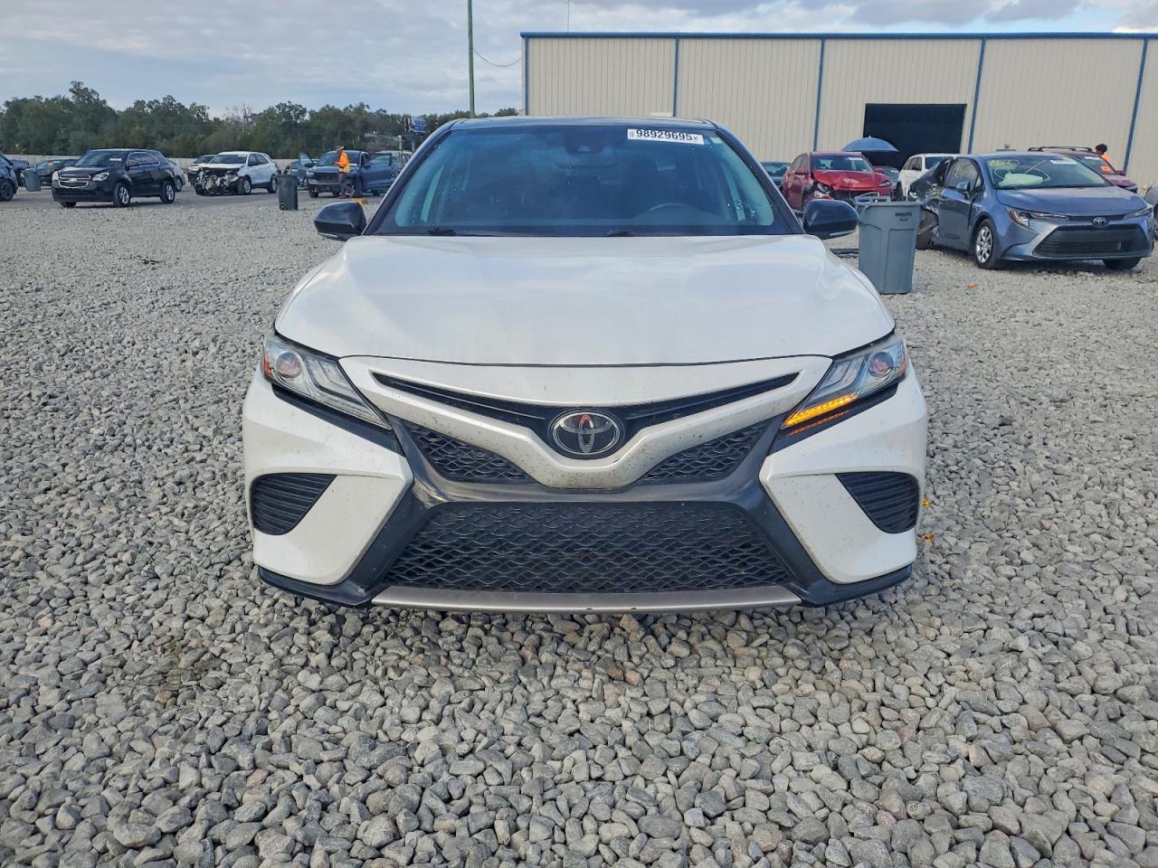 2019 TOYOTA CAMRY XSE photo 5