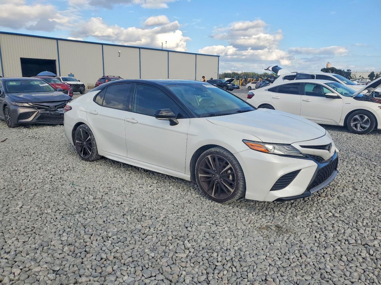 2019 TOYOTA CAMRY XSE photo 4