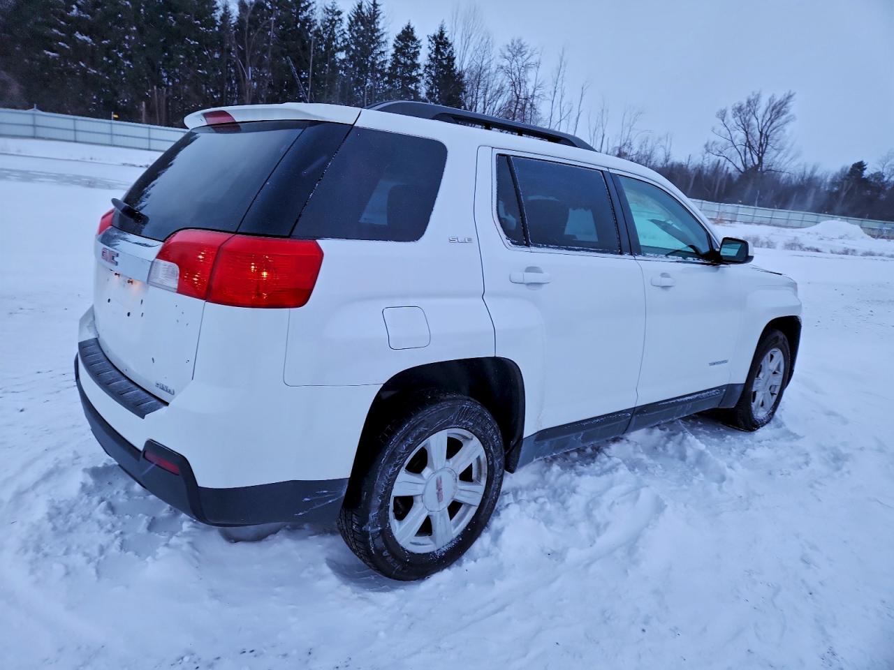 2015 GMC TERRAIN SLE photo 3
