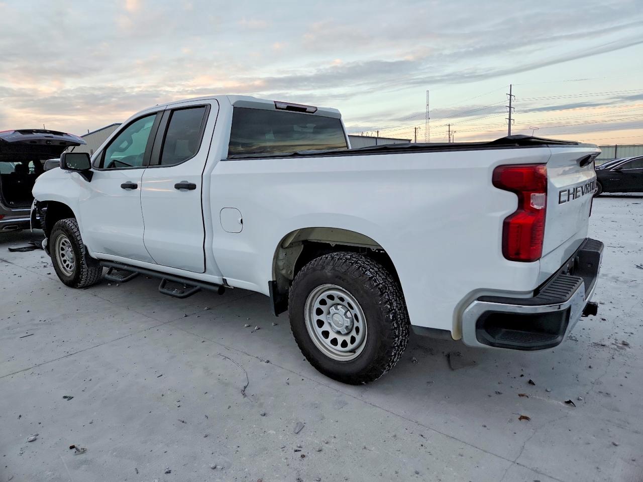 2023 CHEVROLET SILVERADO C1500 photo 3
