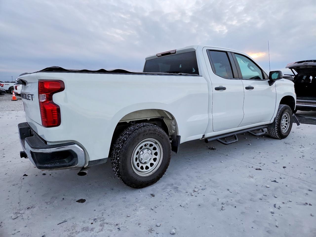 2023 CHEVROLET SILVERADO C1500 photo 5