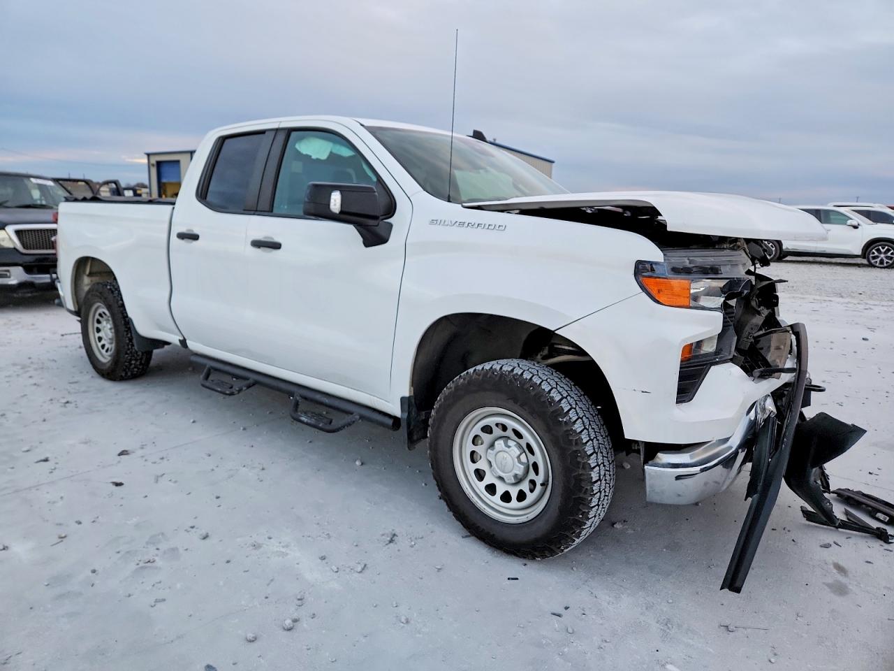 2023 CHEVROLET SILVERADO C1500 photo 7