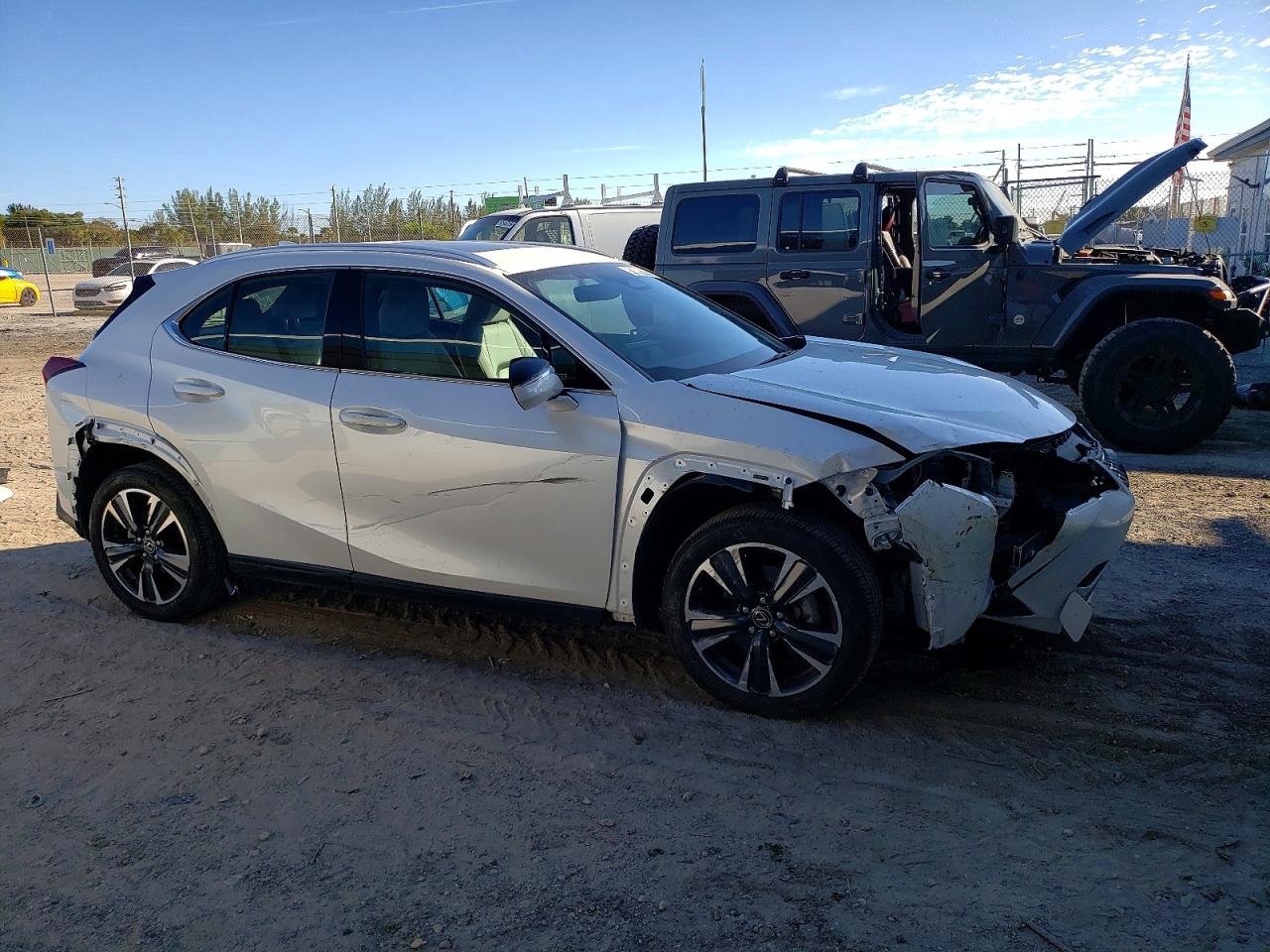 2025 LEXUS UX 300H BASE photo 4