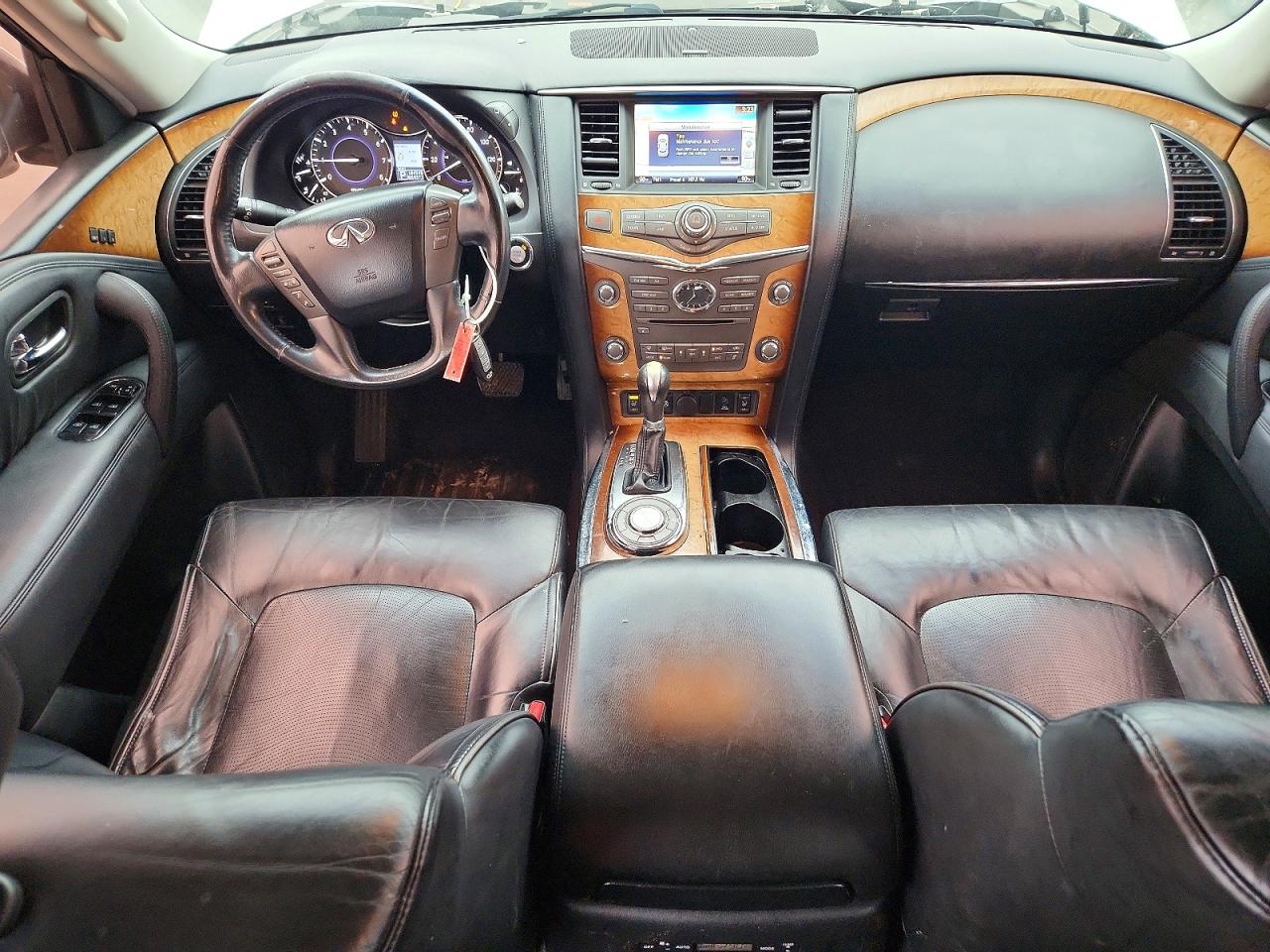 2011 INFINITI QX56 photo 8
