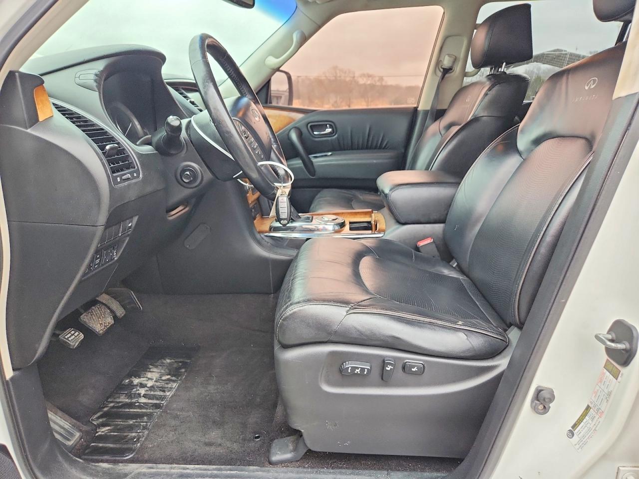 2011 INFINITI QX56 photo 7