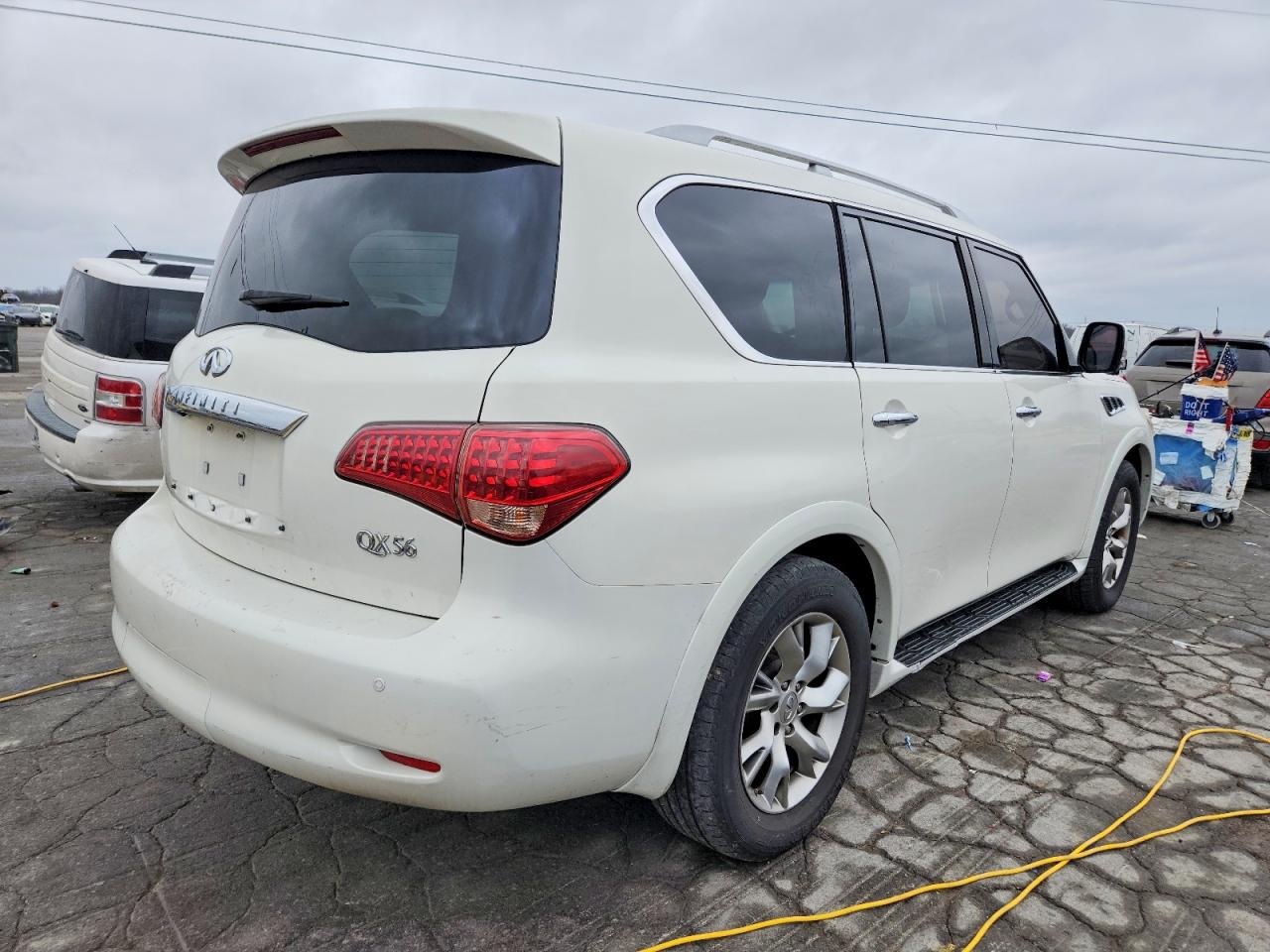 2011 INFINITI QX56 photo 3