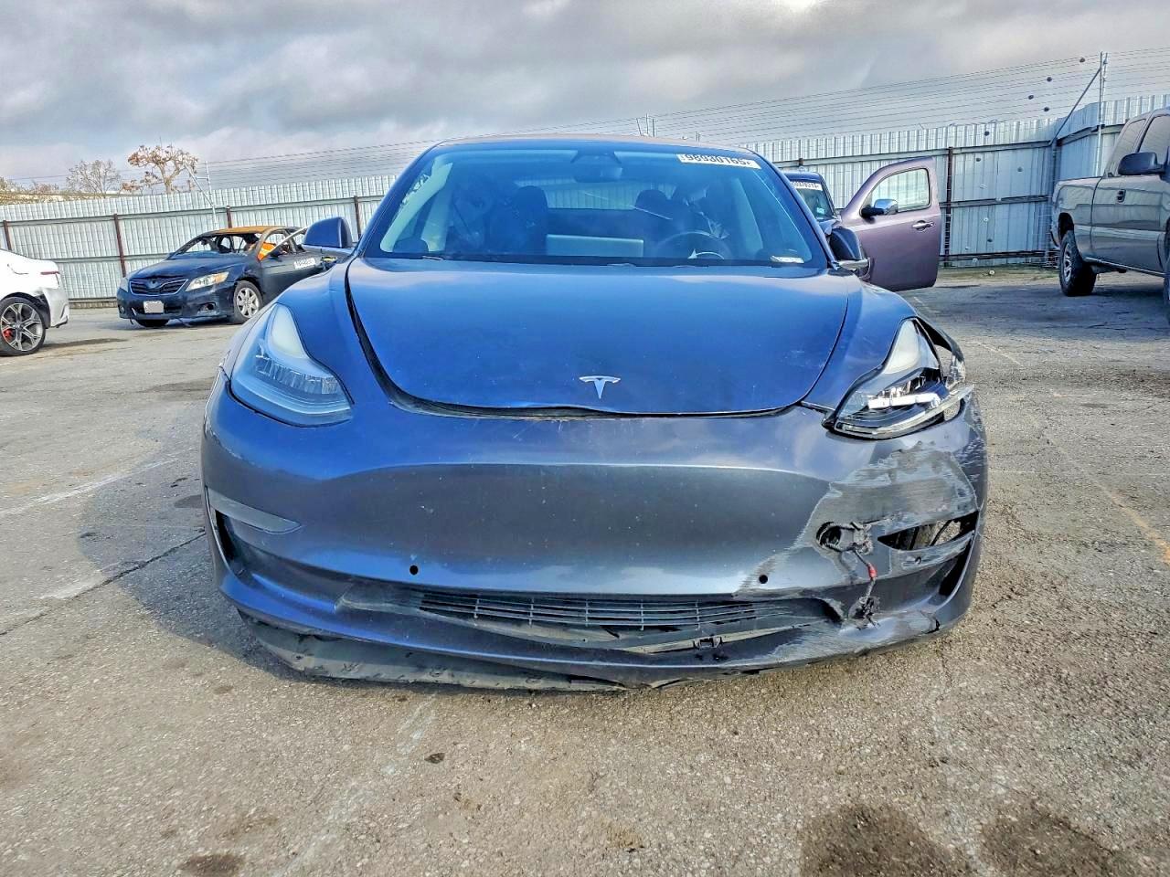 2018 TESLA MODEL 3 photo 5