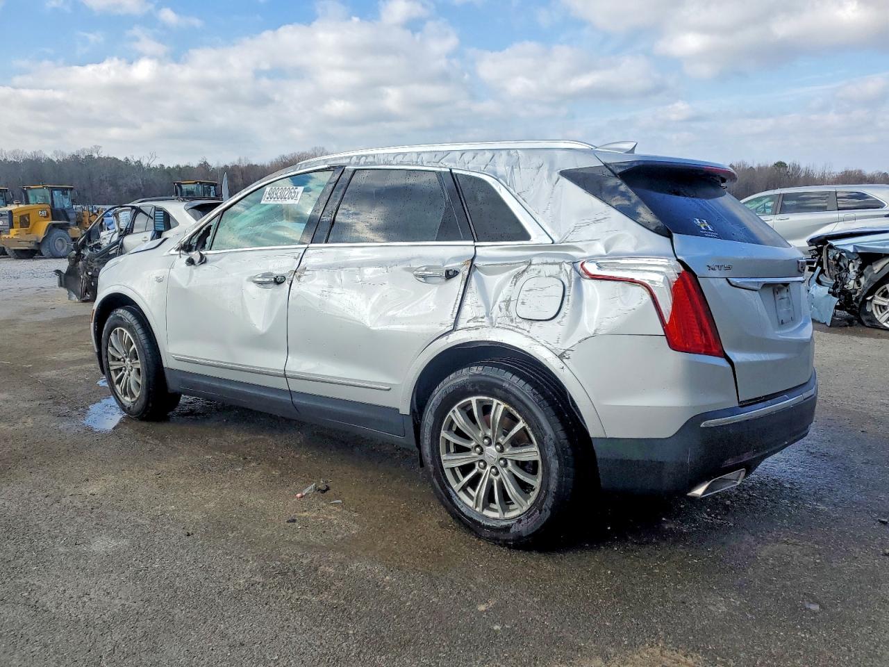 2017 CADILLAC XT5 LUXURY photo 2