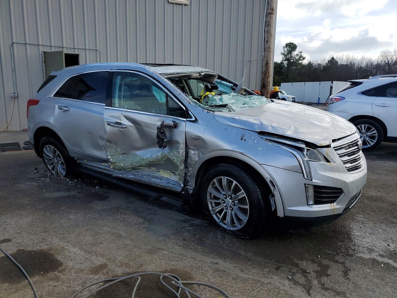 2017 CADILLAC XT5 LUXURY photo 4