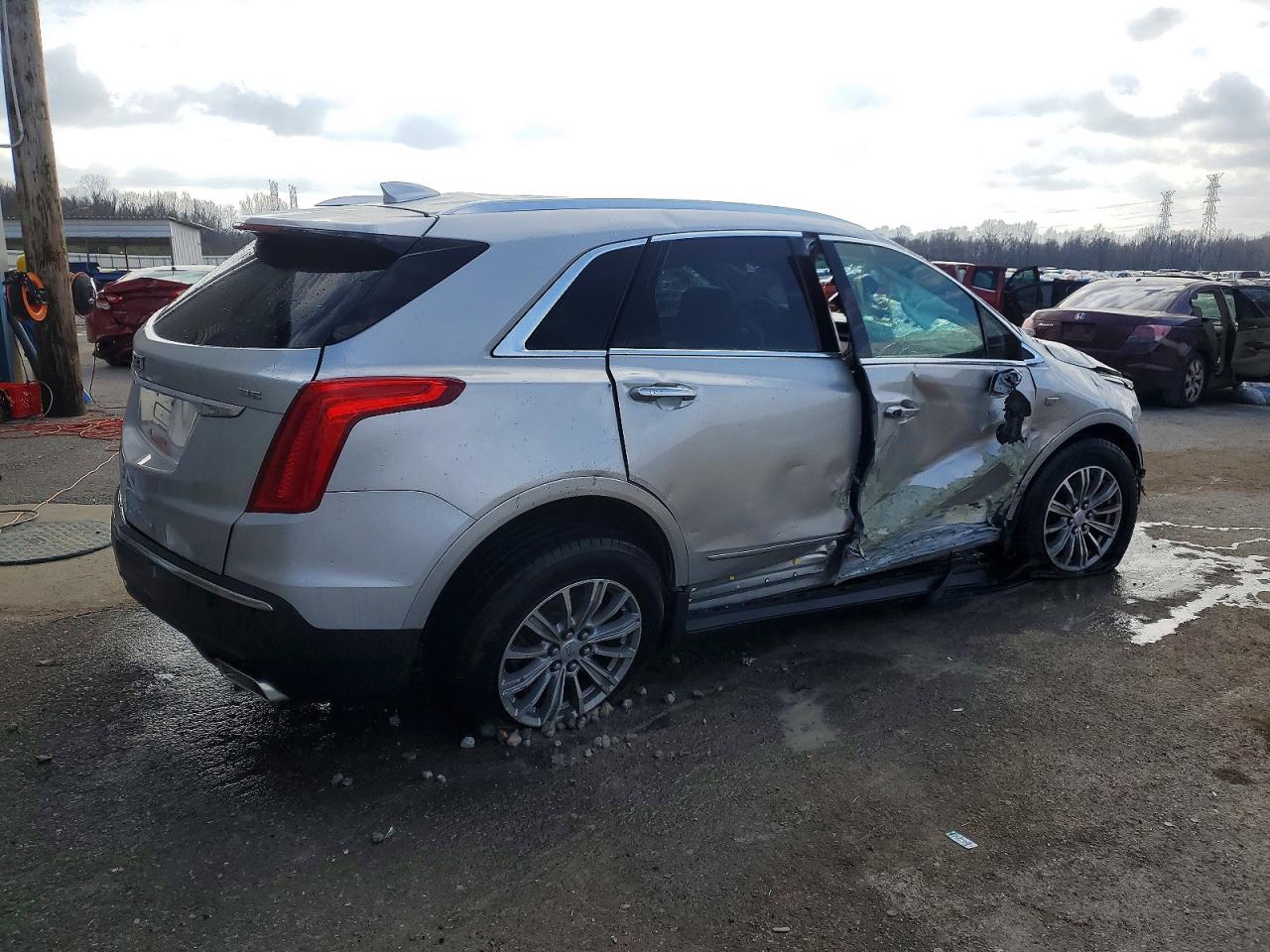 2017 CADILLAC XT5 LUXURY photo 3