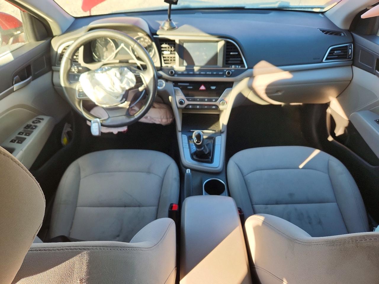 2018 HYUNDAI ELANTRA SEL photo 8