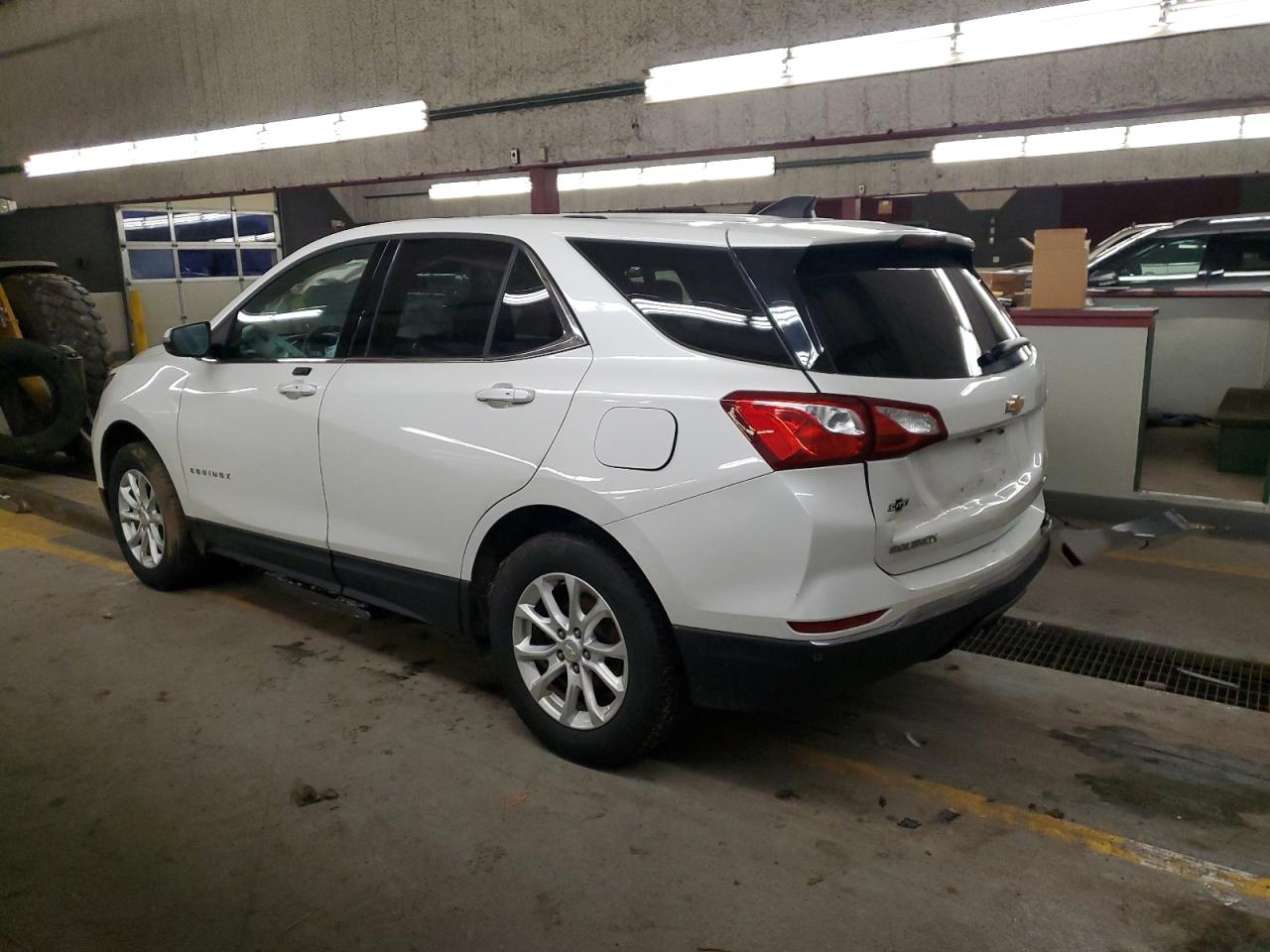 2018 CHEVROLET EQUINOX LT photo 2