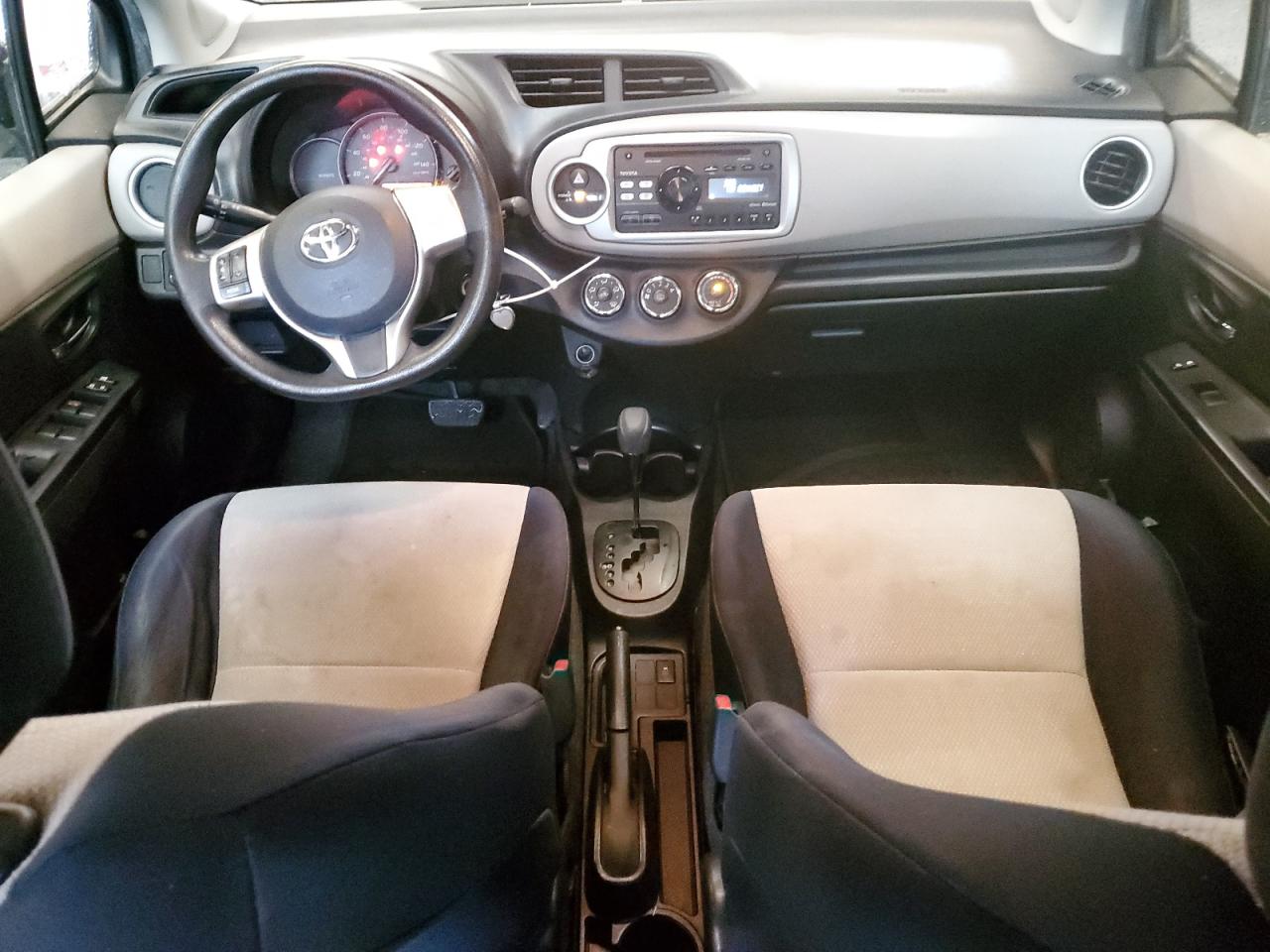 2012 TOYOTA YARIS photo 8