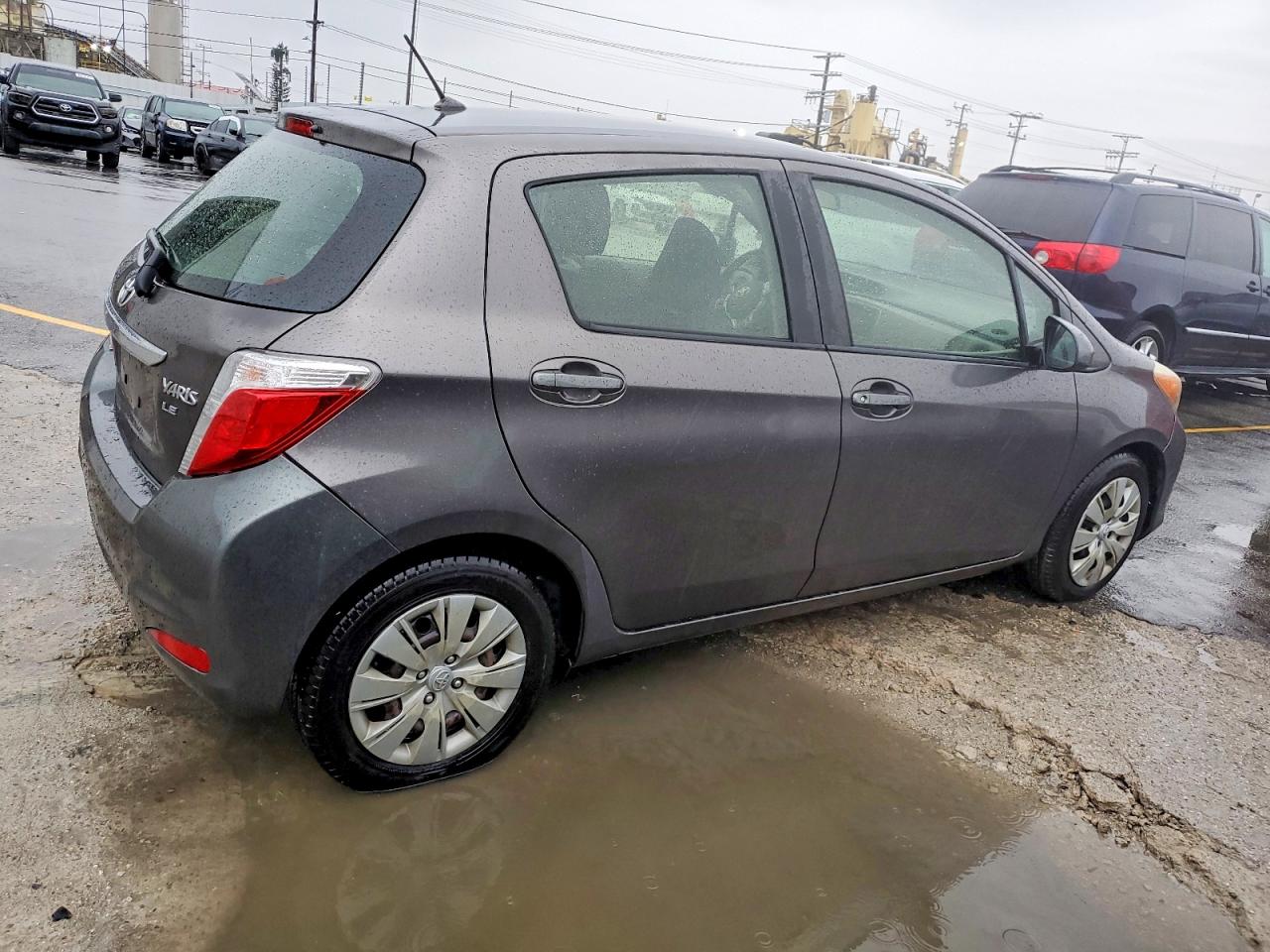 2012 TOYOTA YARIS photo 3
