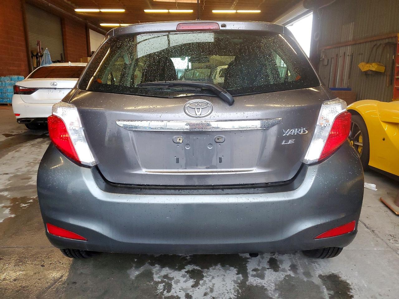 2012 TOYOTA YARIS photo 6