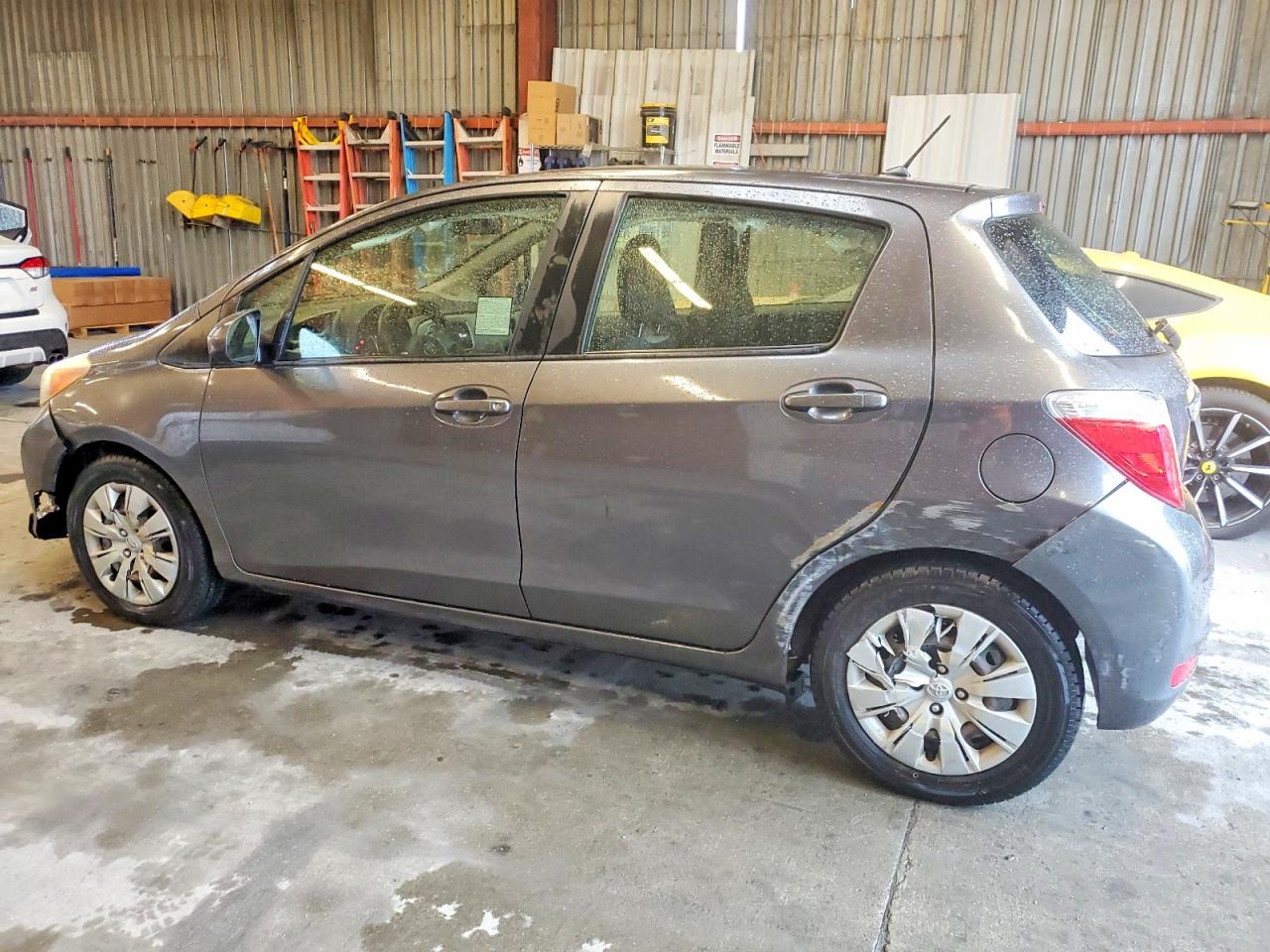 2012 TOYOTA YARIS photo 2
