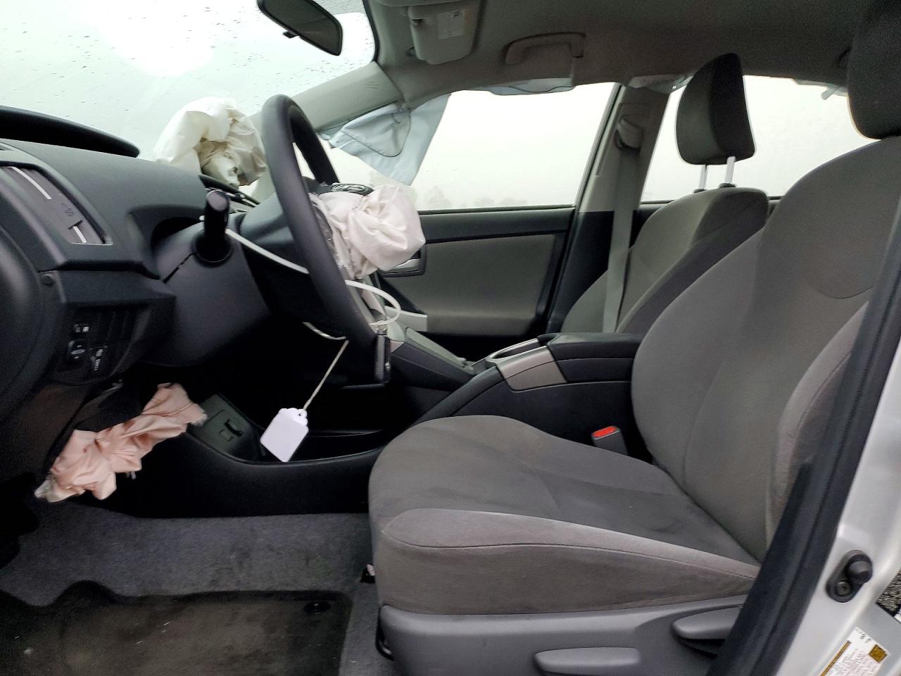 2015 TOYOTA PRIUS photo 7