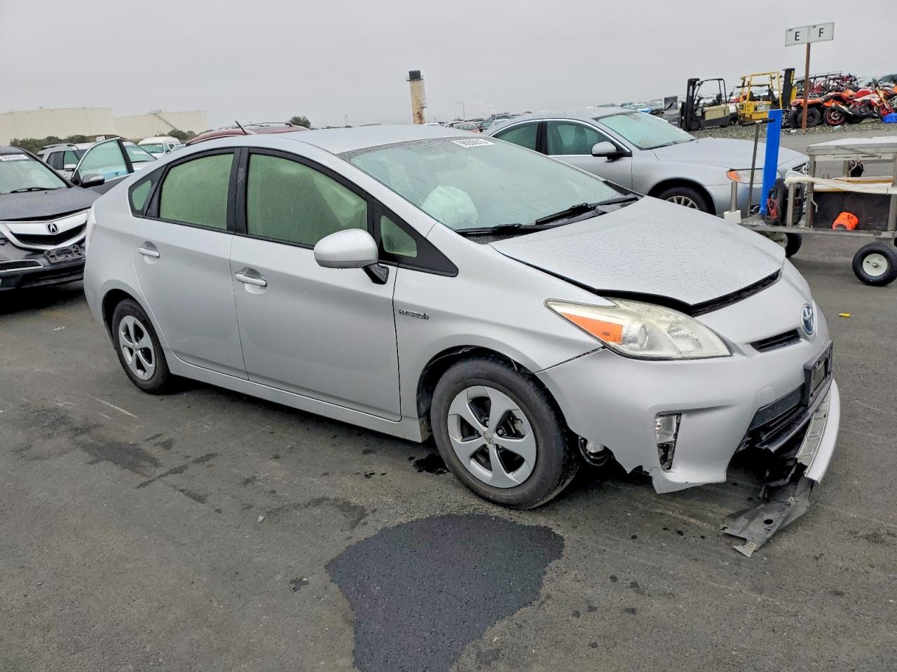2015 TOYOTA PRIUS photo 4