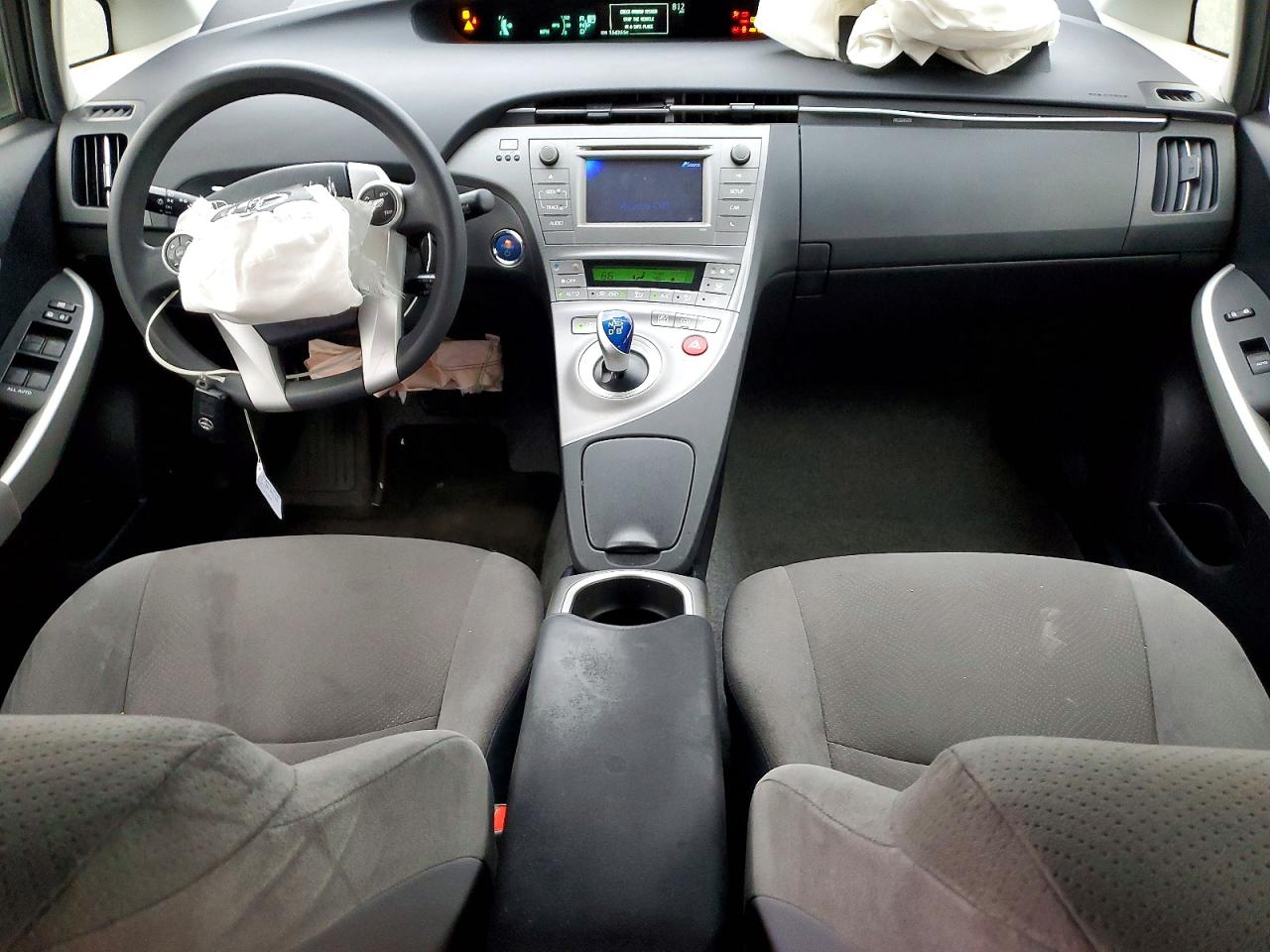 2015 TOYOTA PRIUS photo 8