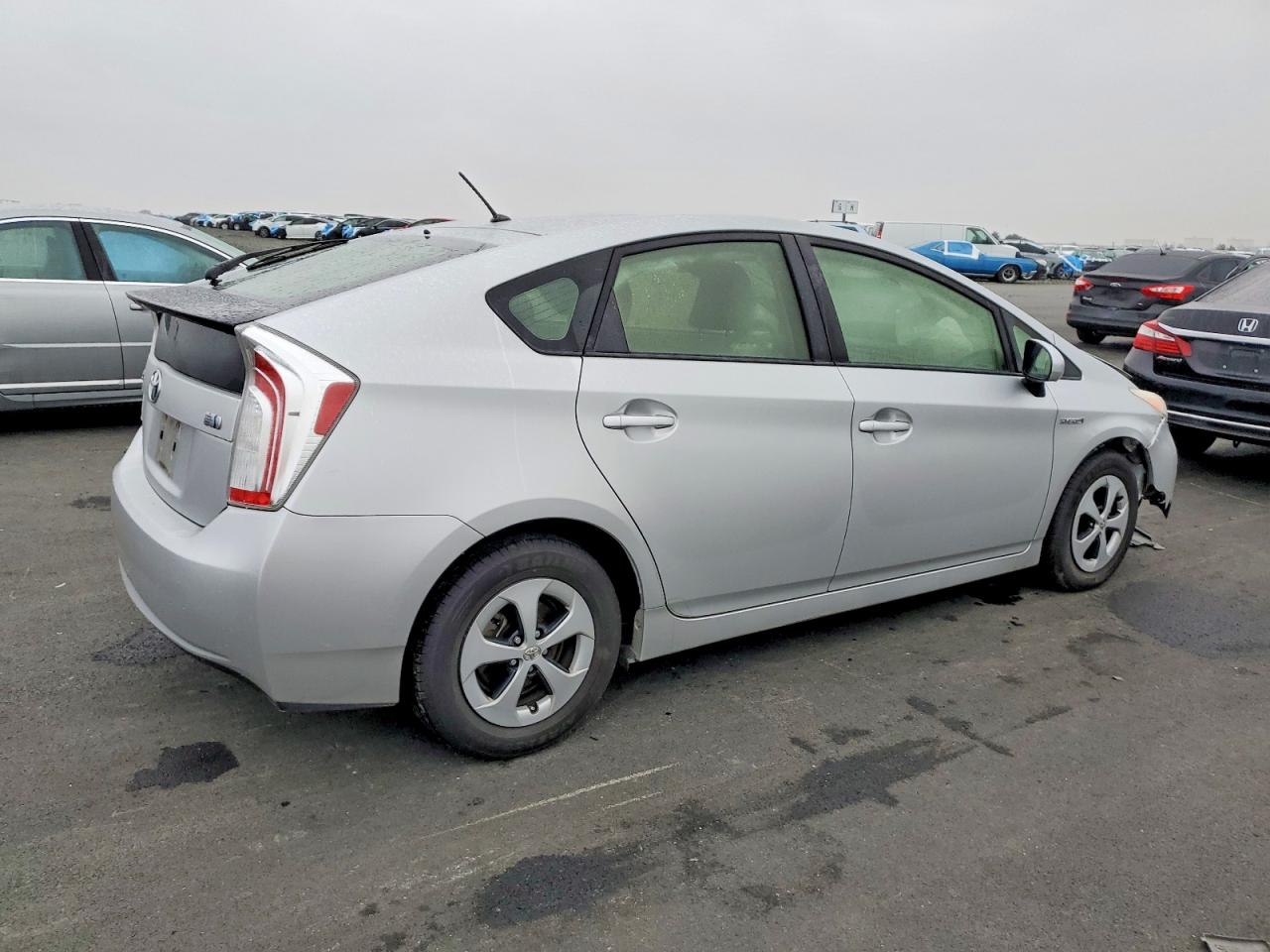 2015 TOYOTA PRIUS photo 3