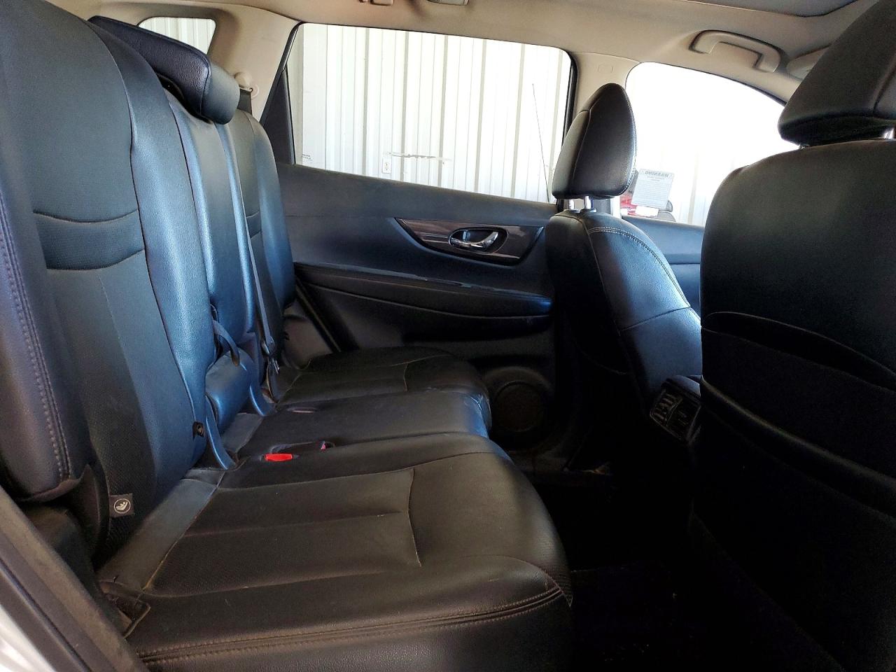 2016 NISSAN ROGUE S photo 11
