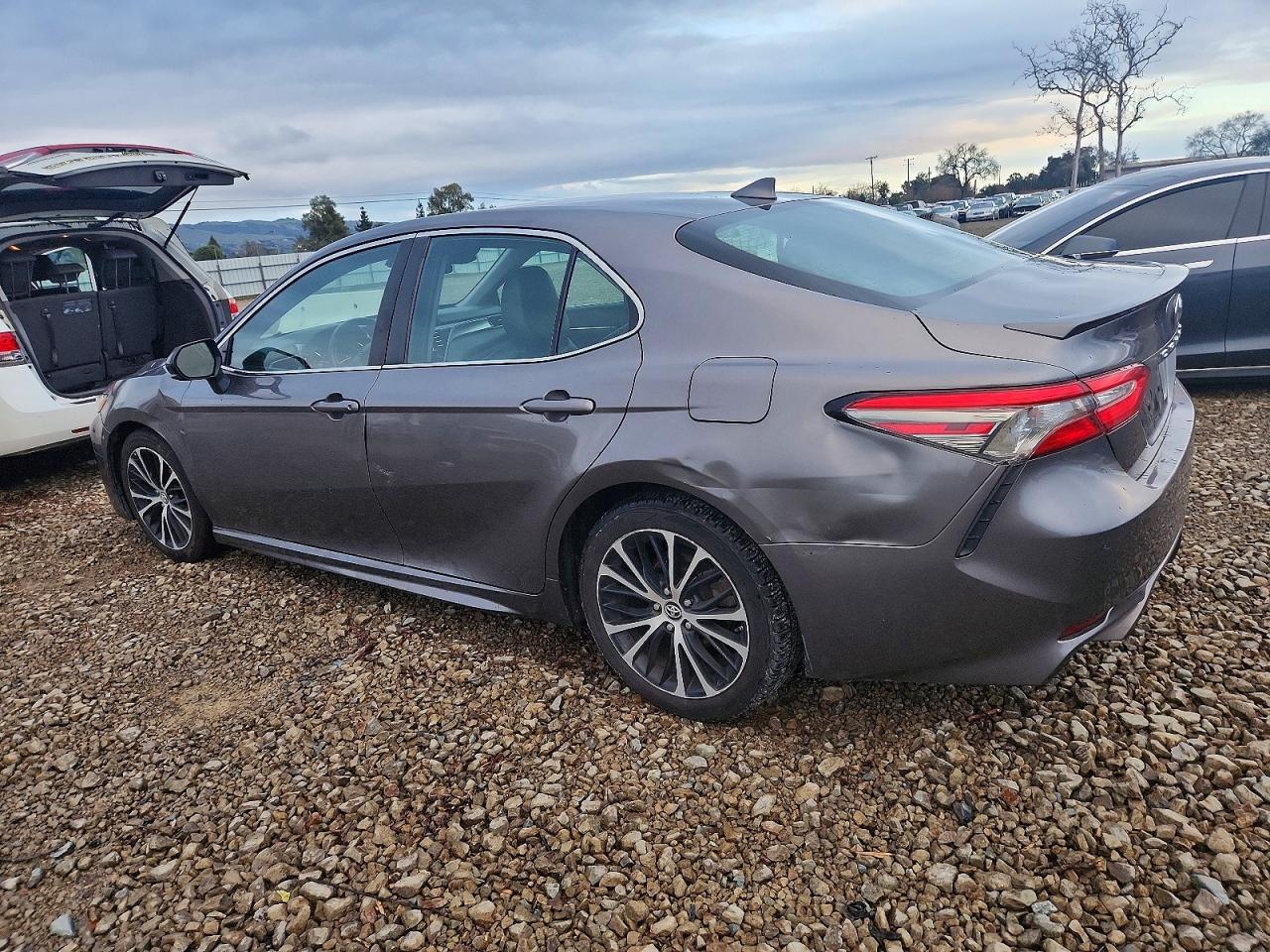 2019 TOYOTA CAMRY L photo 2
