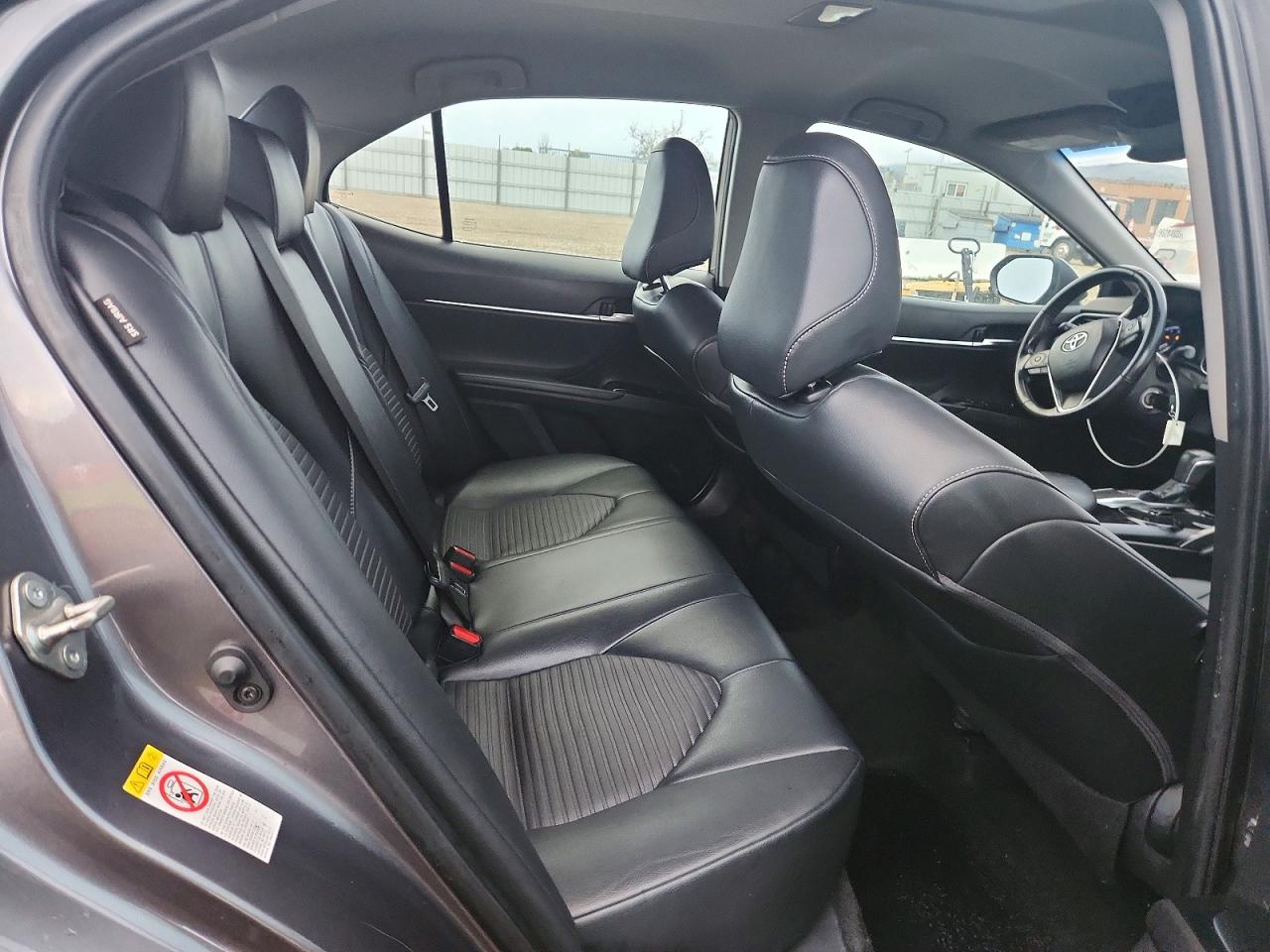 2019 TOYOTA CAMRY L photo 10