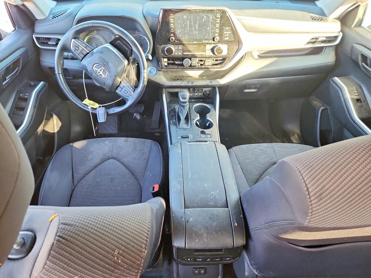 2021 TOYOTA HIGHLANDER HYBRID LE photo 22