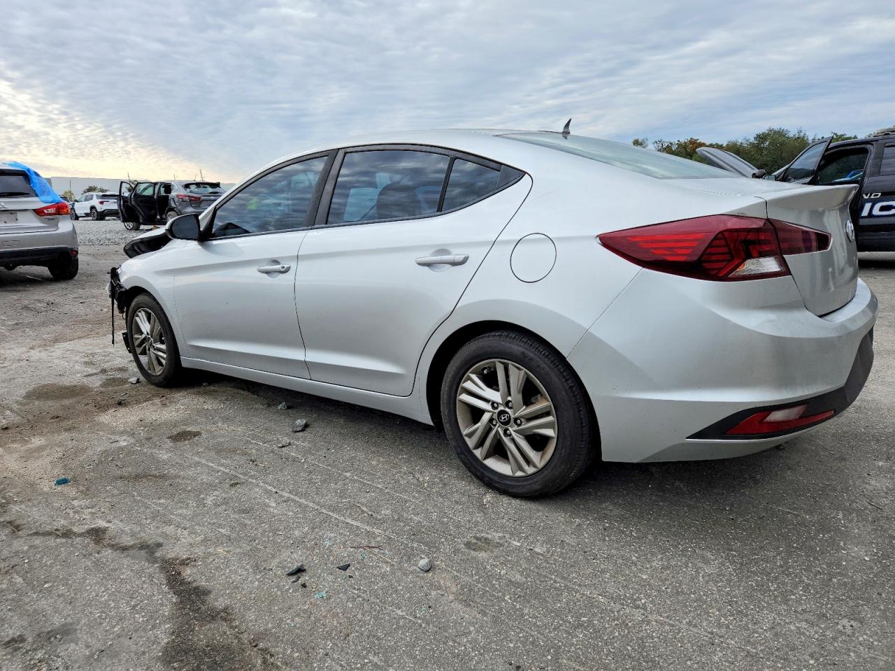 2019 HYUNDAI ELANTRA SEL photo 2