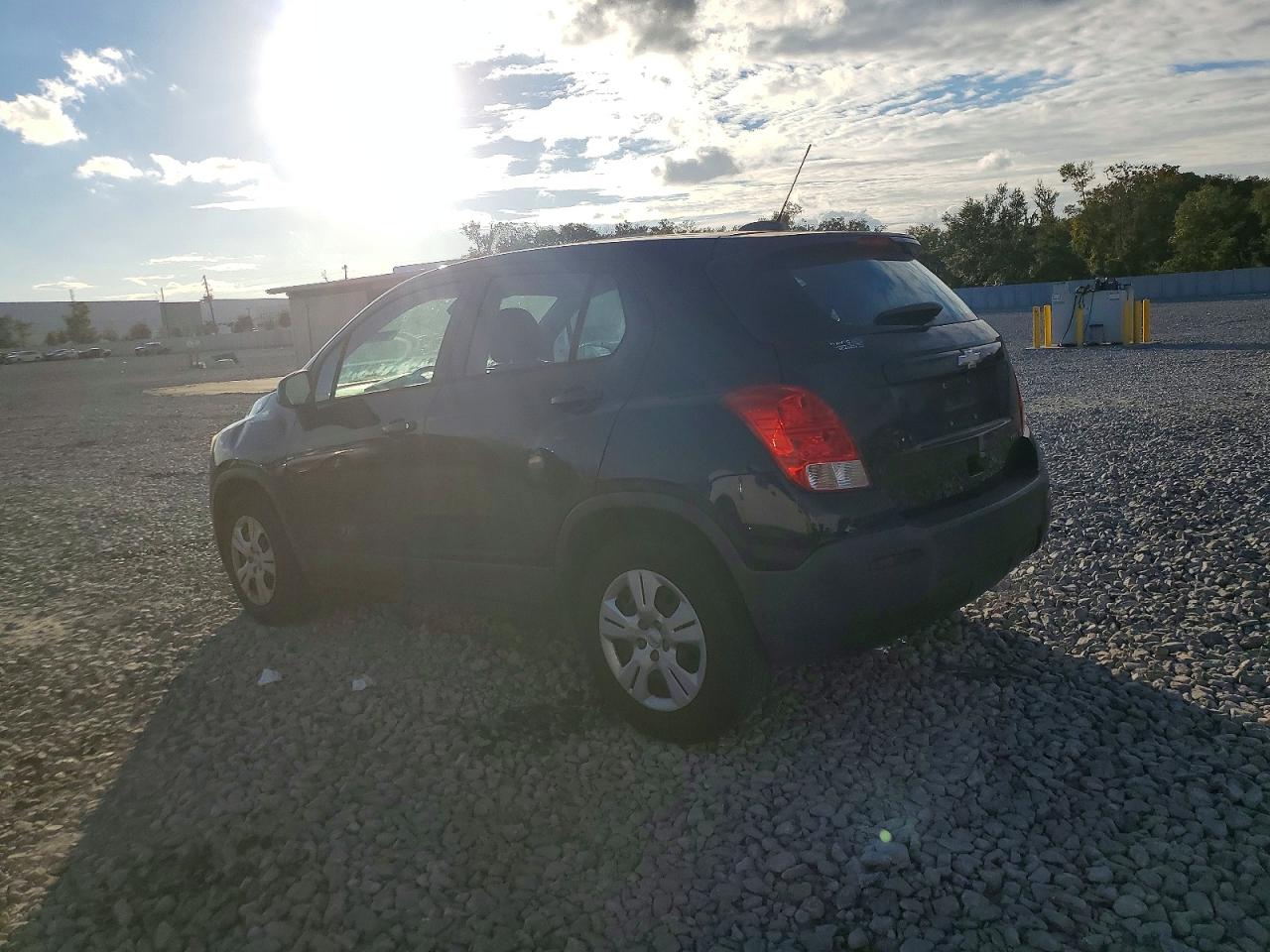 2015 CHEVROLET TRAX LS photo 2