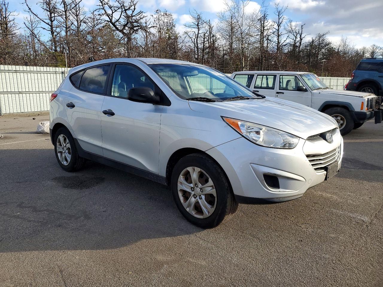 2013 HYUNDAI TUCSON GL photo 4