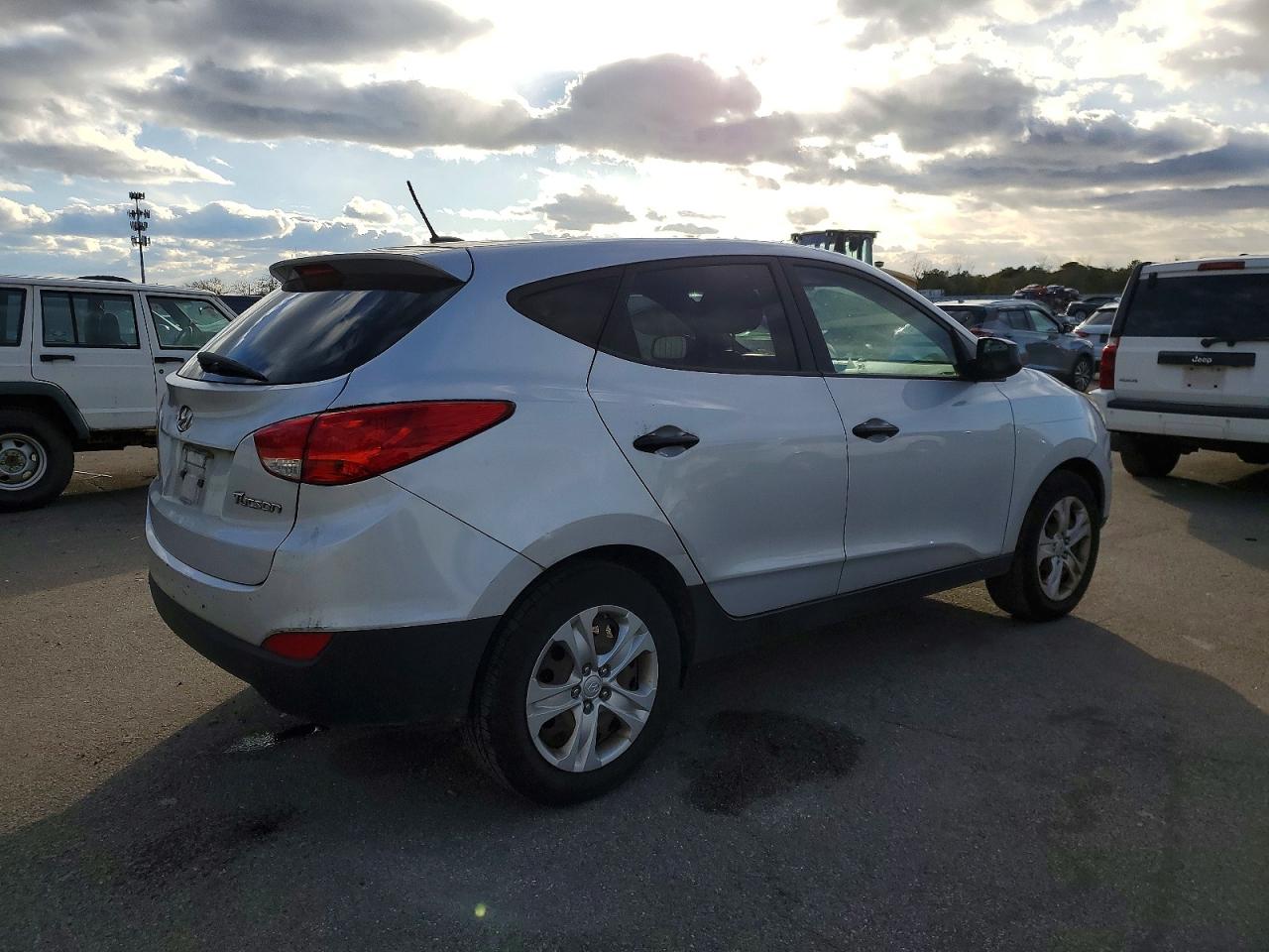2013 HYUNDAI TUCSON GL photo 3