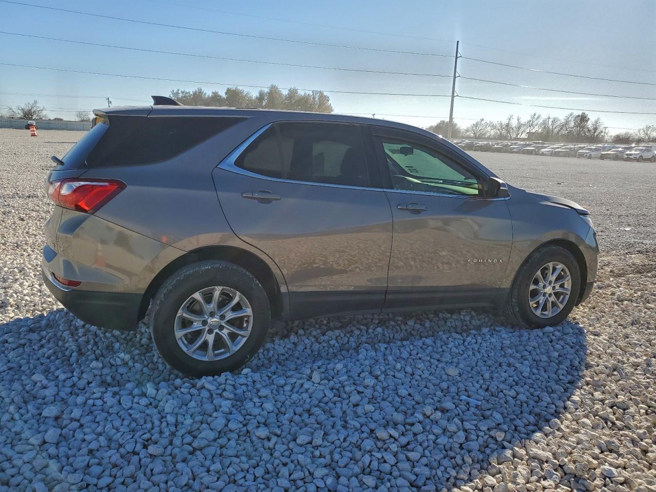 2018 CHEVROLET EQUINOX LT photo 3